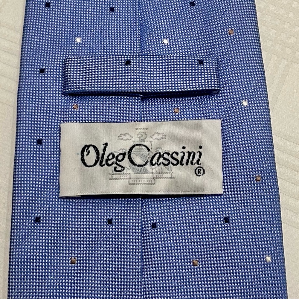 Oleg Cassini - high-quality tie, great condition.